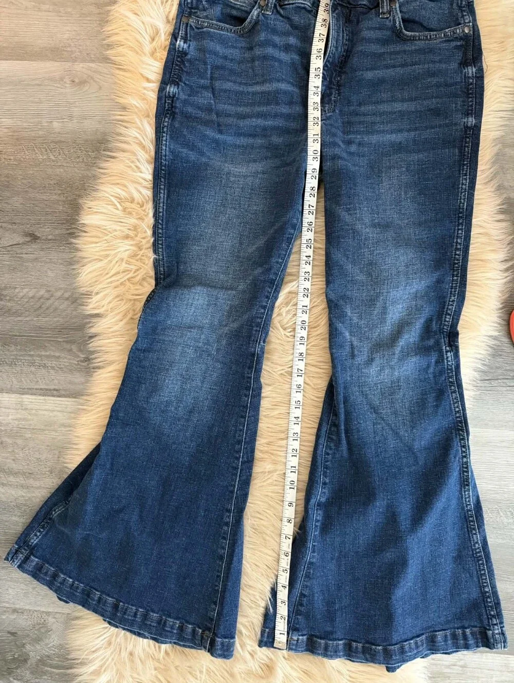 Wrangler High Rise Flare Jeans Medium Wash 32" X 34" - Picture 4 of 9
